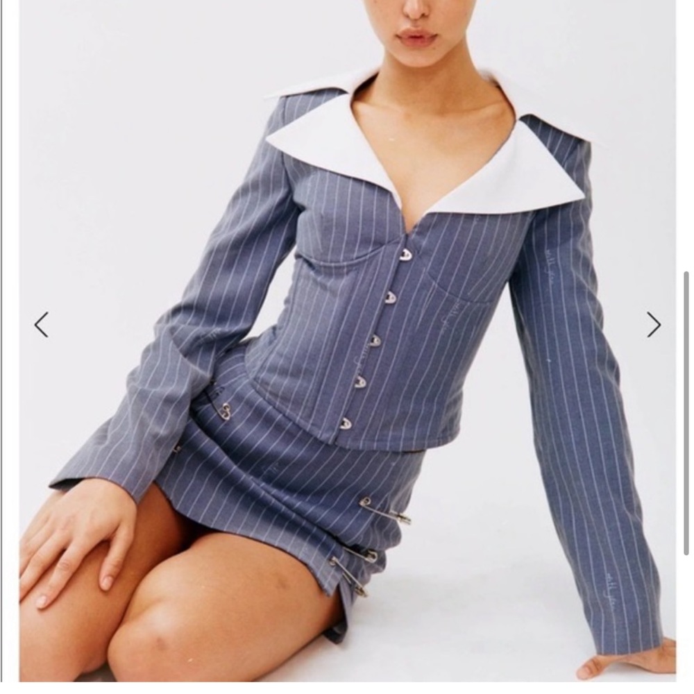 I wanted this for myself but it didn’t fit me! Sadly selling